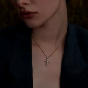 Midi Pearl Cross