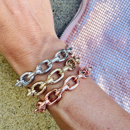 Open chain cuff