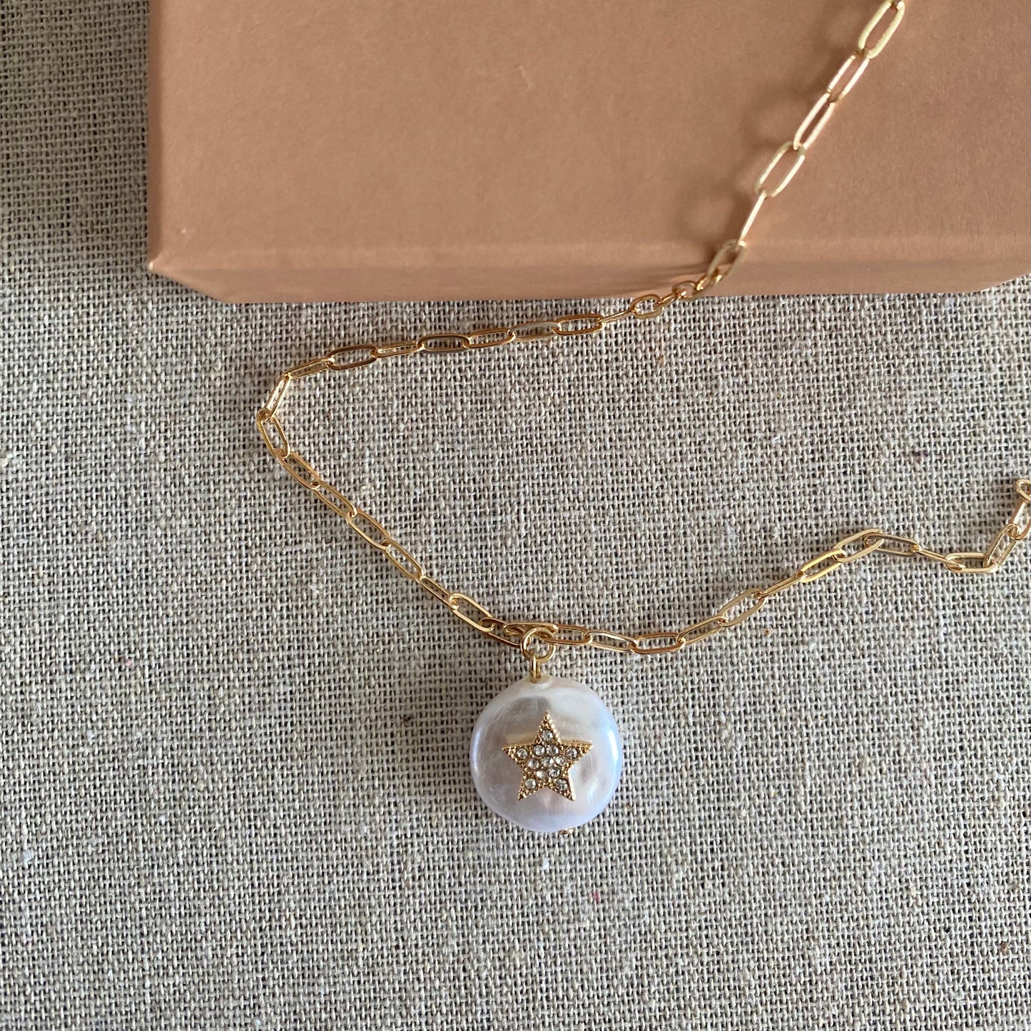 Coin pearl pendant necklace