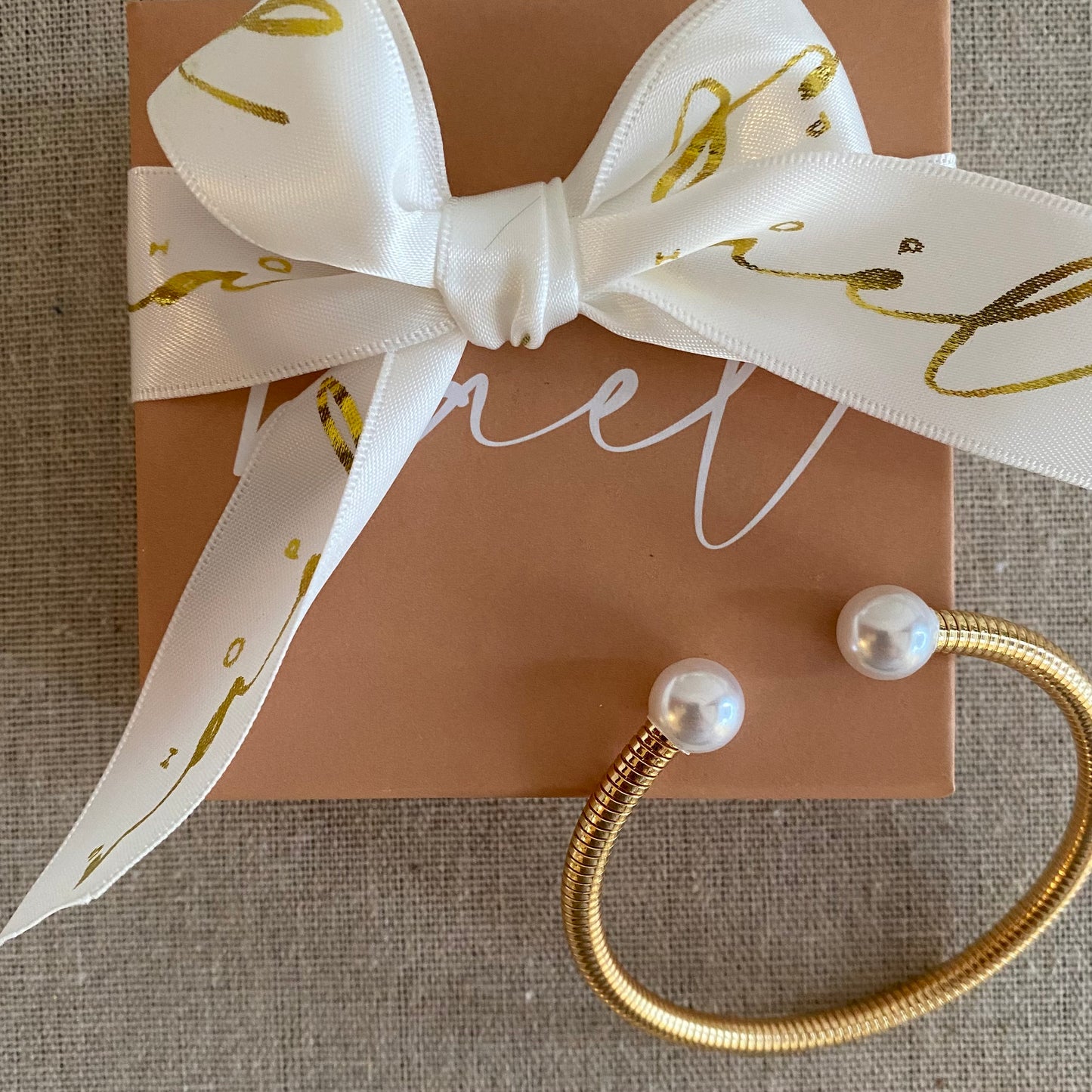 Ariel pearl gold bangle