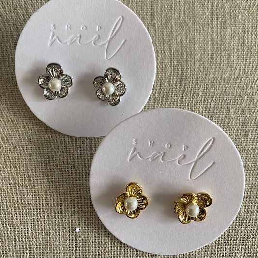 Flor de Perla studs