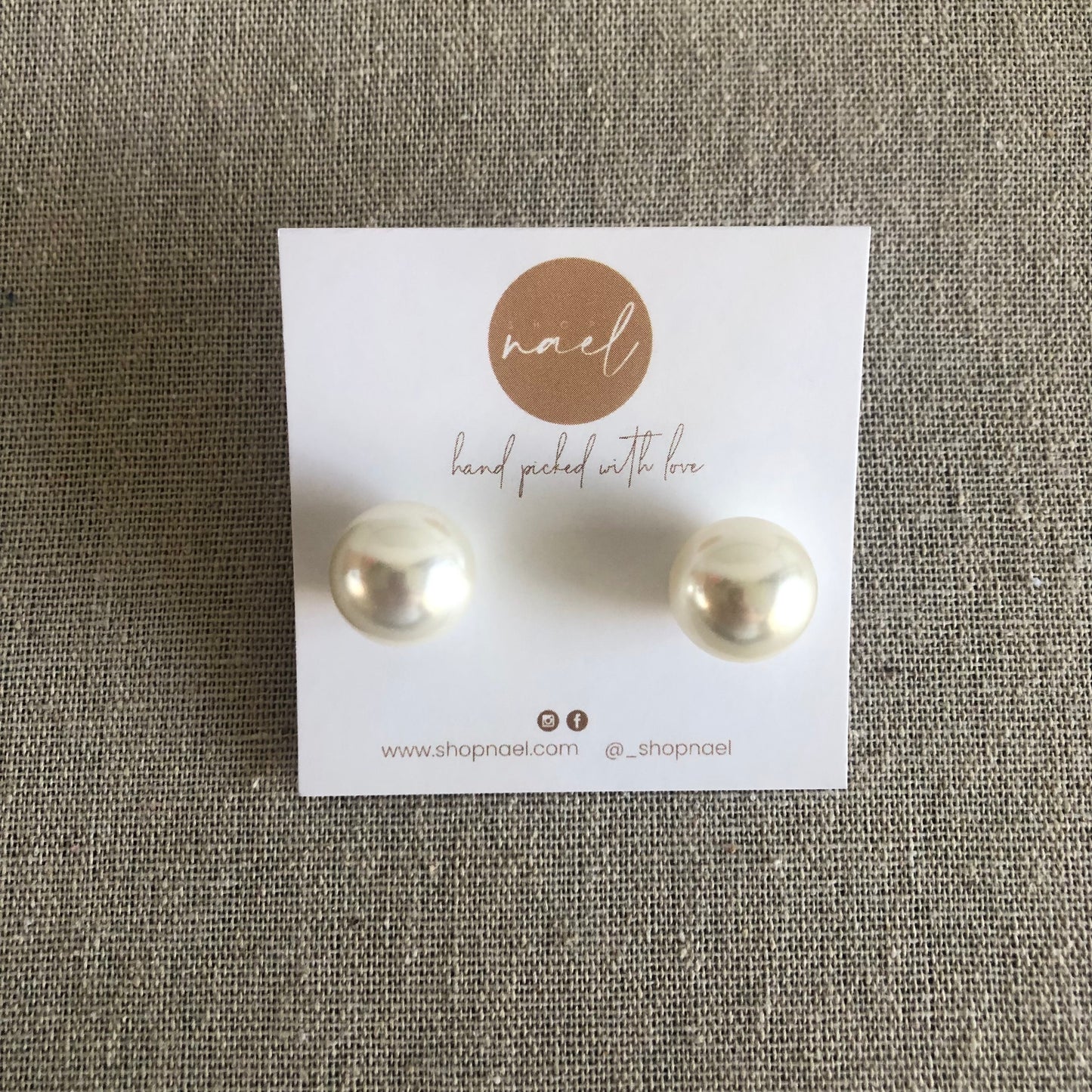 Pearl studs