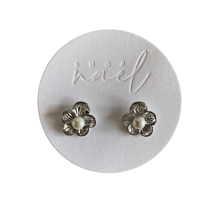 Flor de Perla studs