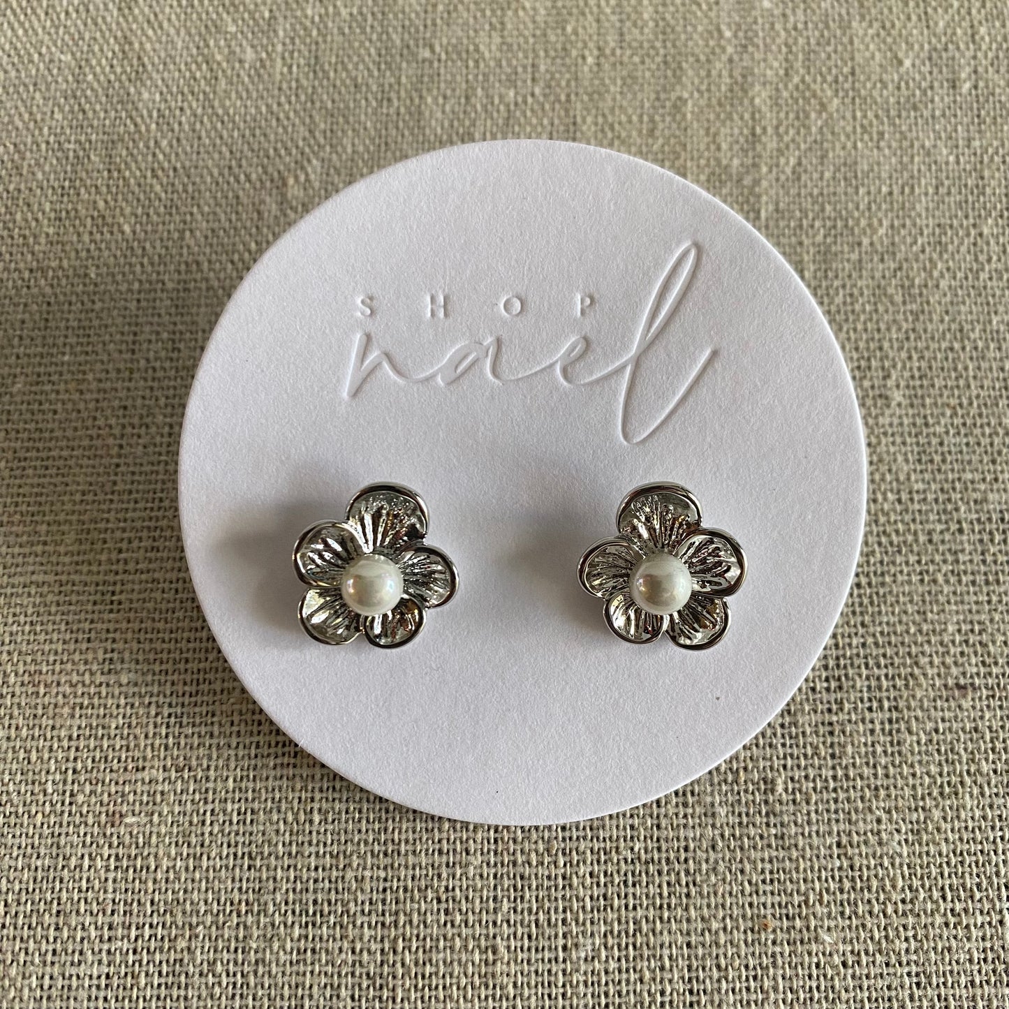 Flor de Perla studs