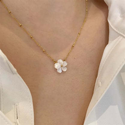 White shell flower necklace