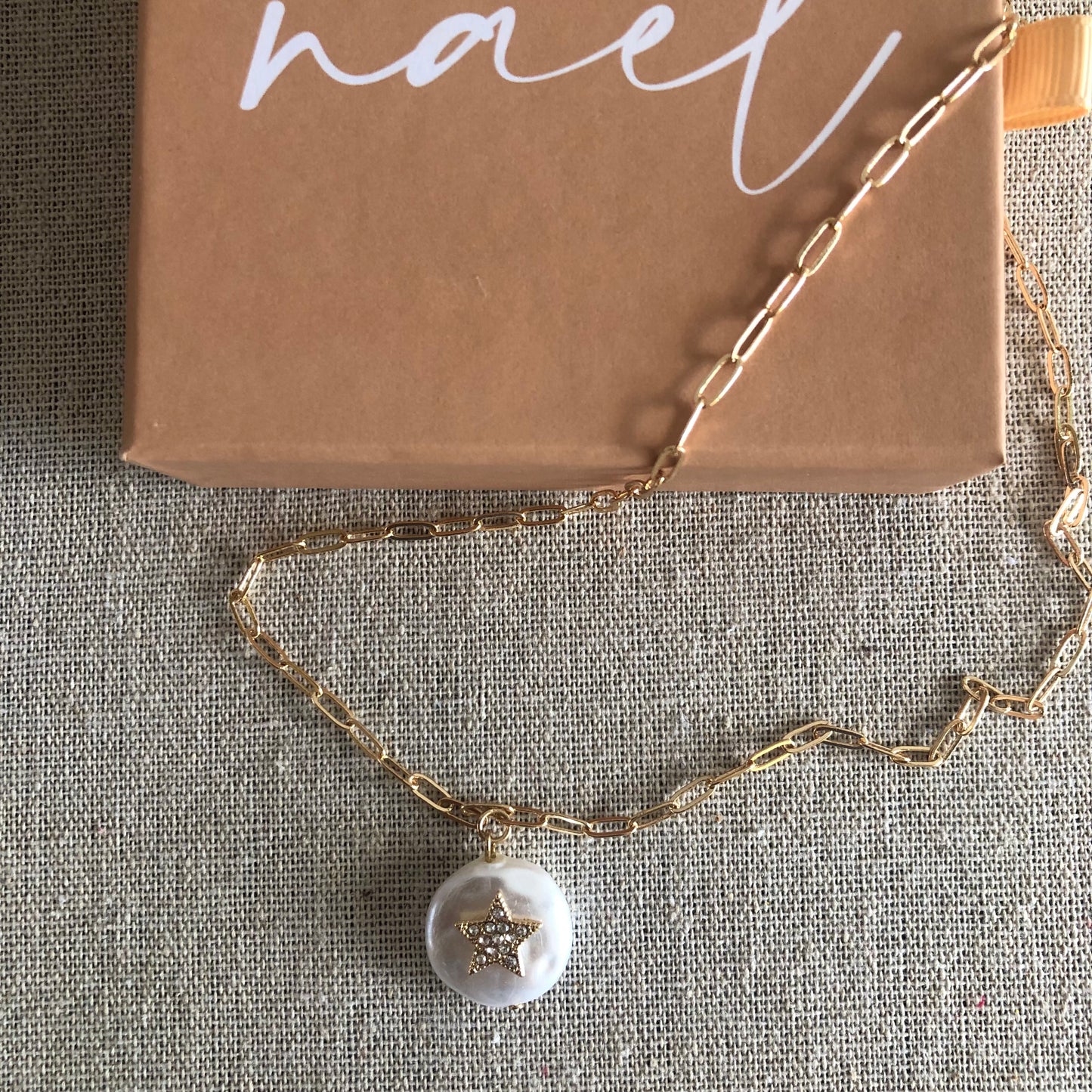 Coin pearl pendant necklace