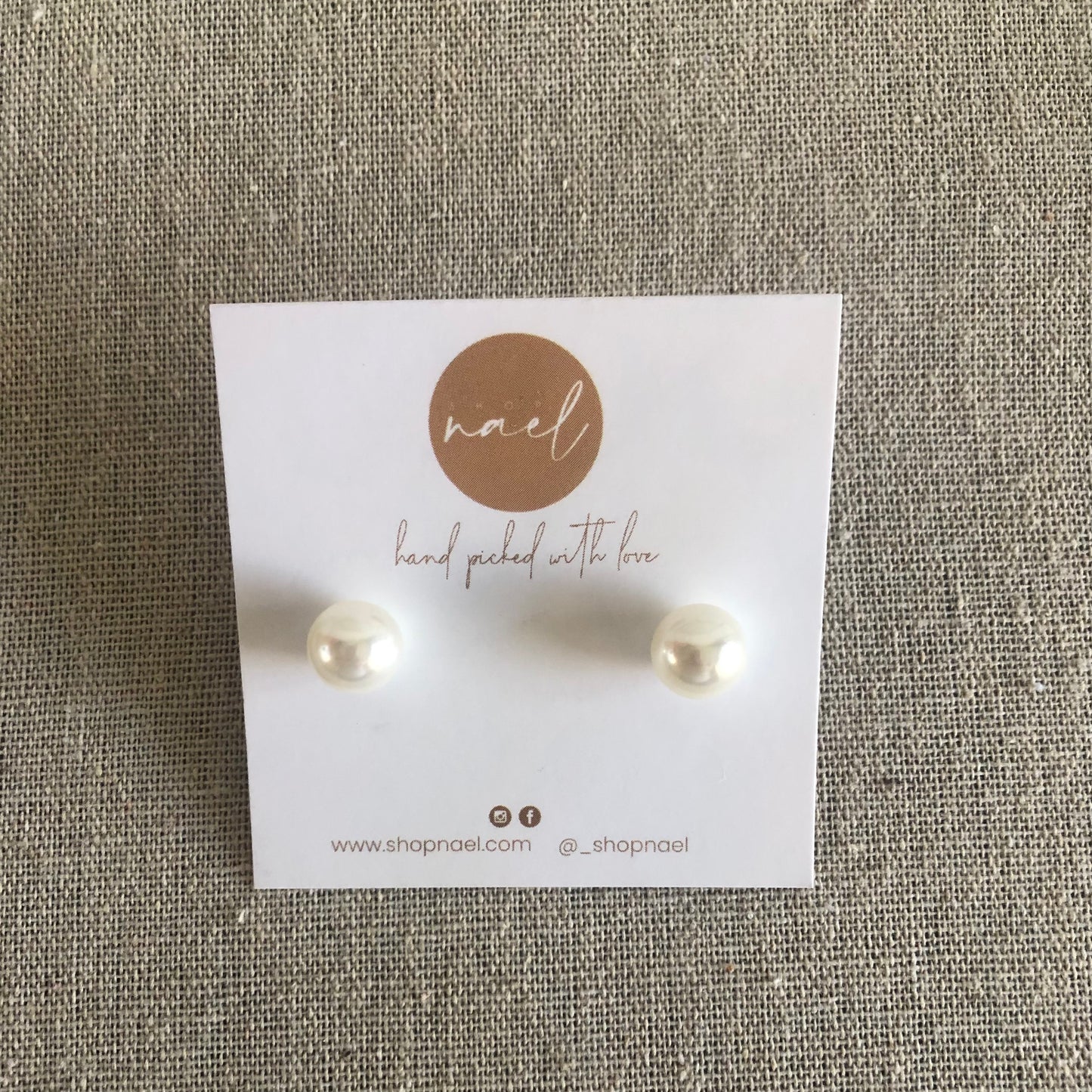 Pearl studs