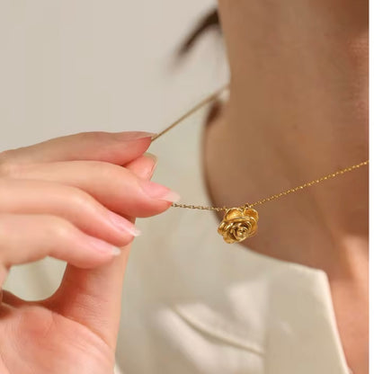 Derby's Rose Stud Necklace