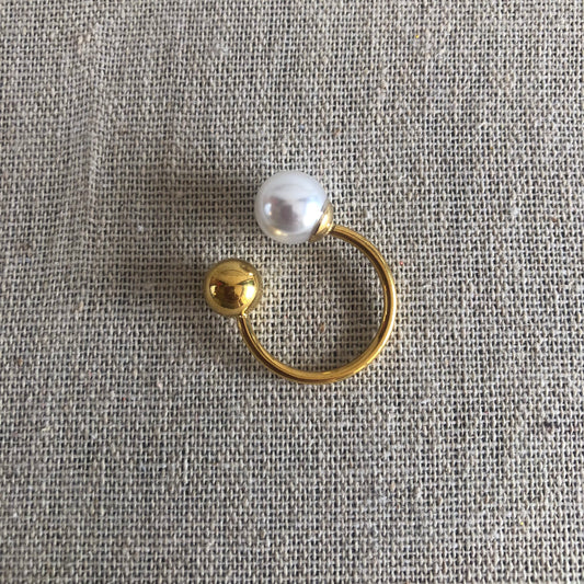 Pearl-Gold Globe Ring
