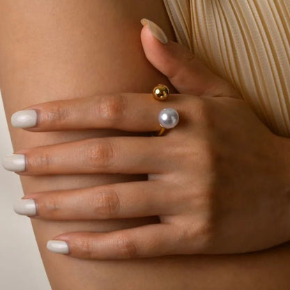 Pearl-Gold Globe Ring