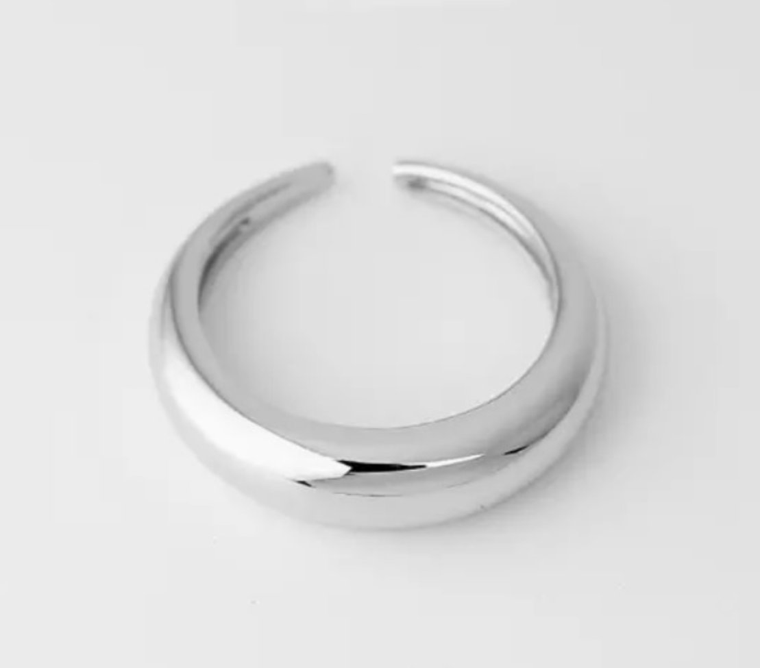 Glossy wide and slim rings